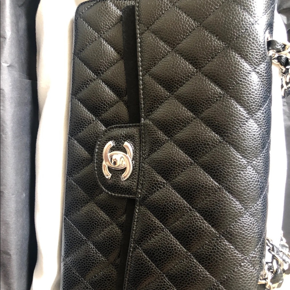 Chanel medium classic flap
